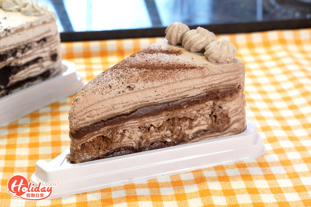 特別推介Nutella脆脆口味，每塊班戟皮與忌廉的分佈平均，一層透薄班戟皮，一層香滑忌廉逐層疊上，足足有20層，絕對是心機之作，中間除了夾有榛子朱古力醬外，還有層朱古力脆脆，令口感更豐富，最重要是不會過甜，即使食完整件也不覺膩。