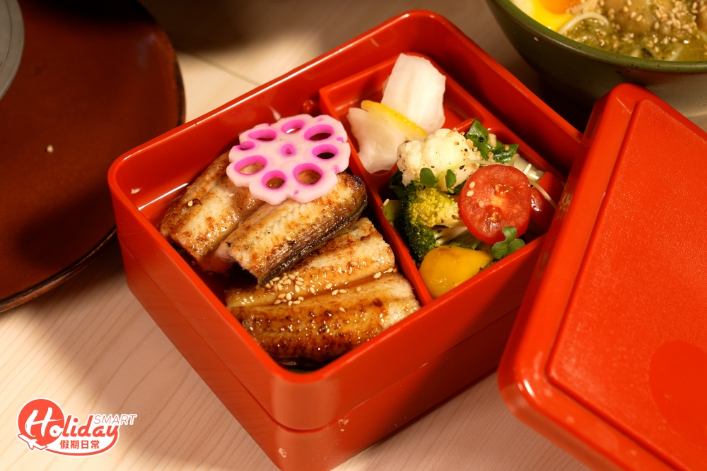 一次過食勻三河灣鰻魚招牌生蠔的豐盛便當。
