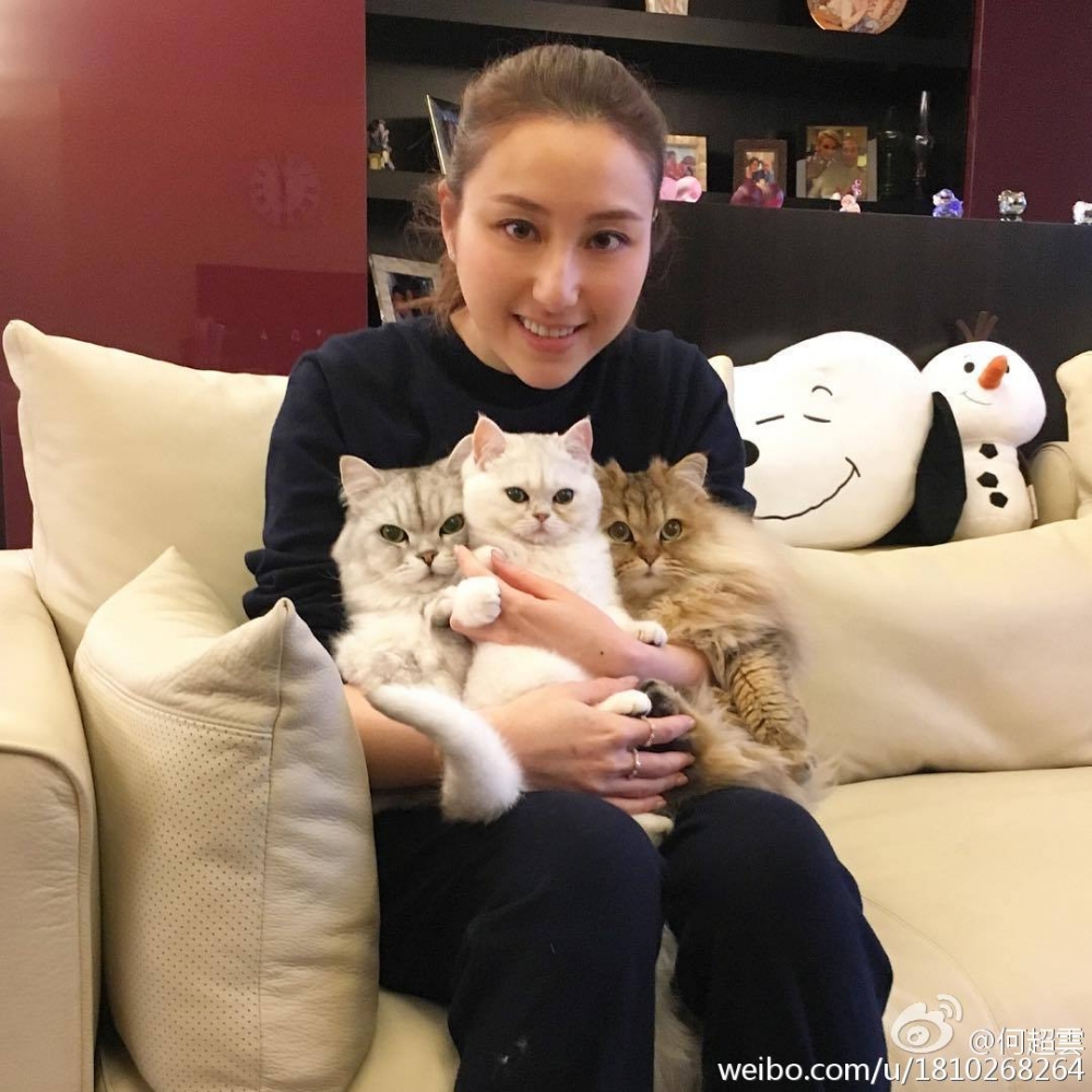 有指超雲未婚夫任職消防隊長,身材高大威猛,外型不輸男明星。傳兩人係超雲健身教練介紹認識,之後極速發展成戀人