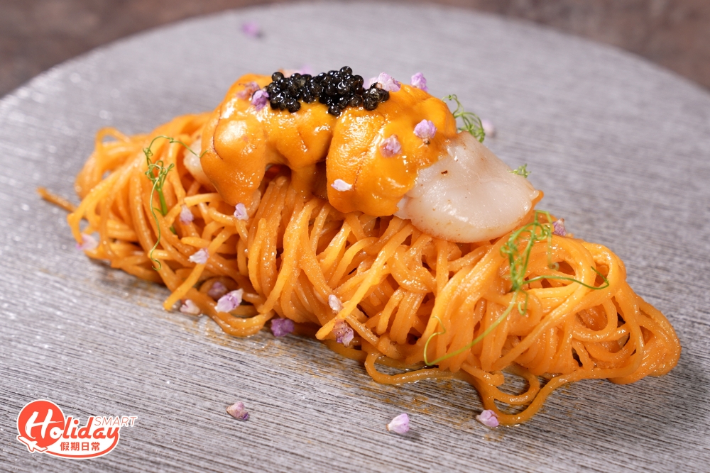 偏好熟食的朋友就別錯過海膽魚子醬帶子意粉，大廚先以新鮮海膽自家調製出濃稠海膽醬，令意粉掛滿鮮甜牆汁，配搭新鮮海膽和意大利魚子醬，突出鮮味！