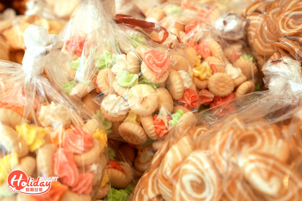 「休閒食品區」更可瘋狂掃零食，最平$10走有多款港式及日韓零食，更有各款懷舊港式小食提供。