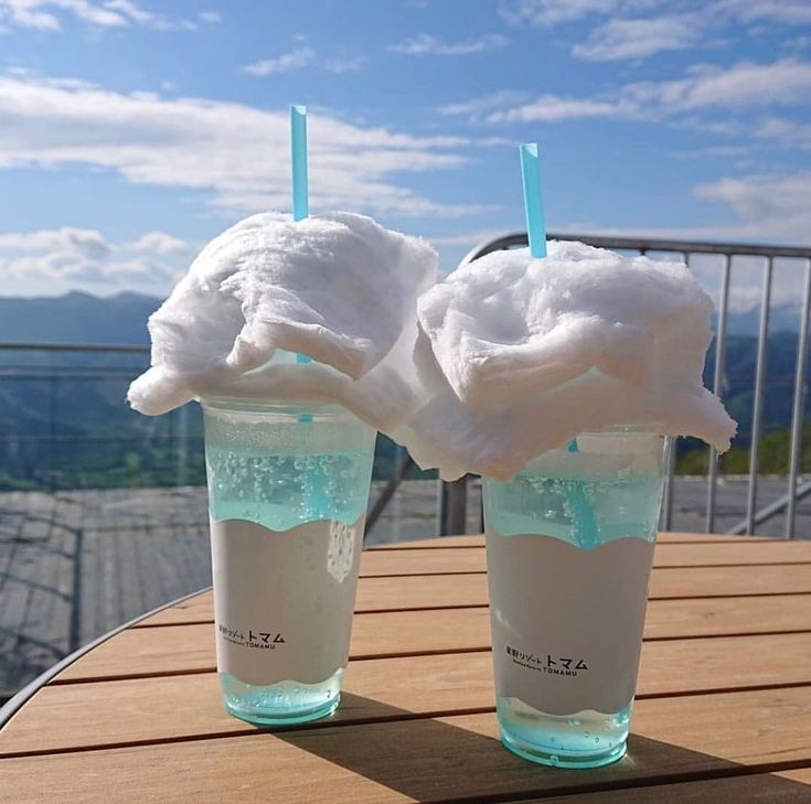 當中最出名嘅就係「雲朵棉花糖汽水」～