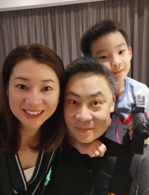 其後,陳伶俐喺2012年與新加坡富豪胡嘉烈再婚,感情甜蜜~