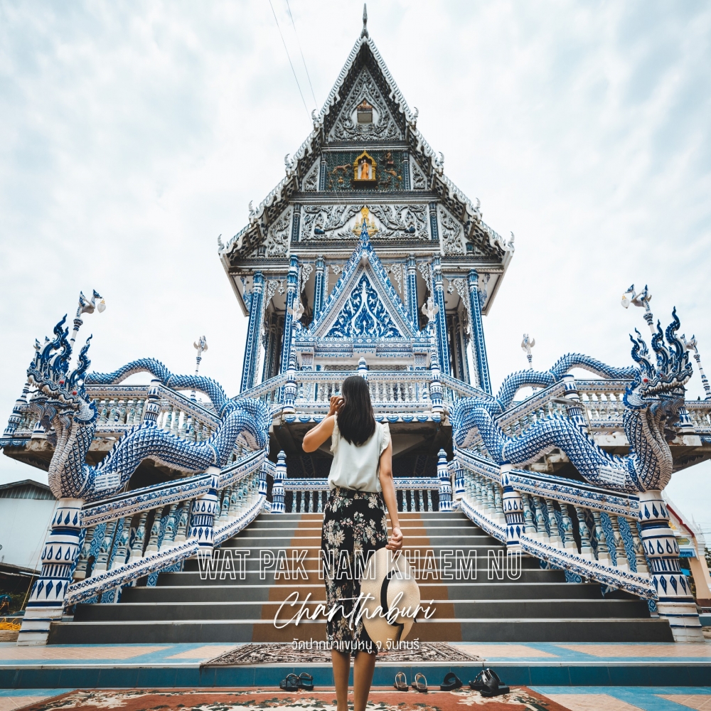 由於寺廟鄰近海邊，所以特別選用可避免海風海水侵蝕的青花瓷打造，充滿藝術感！