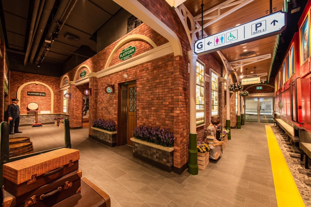 以英國村為主題的G樓，立即讓人聯想到哈利波特的魔法車站！