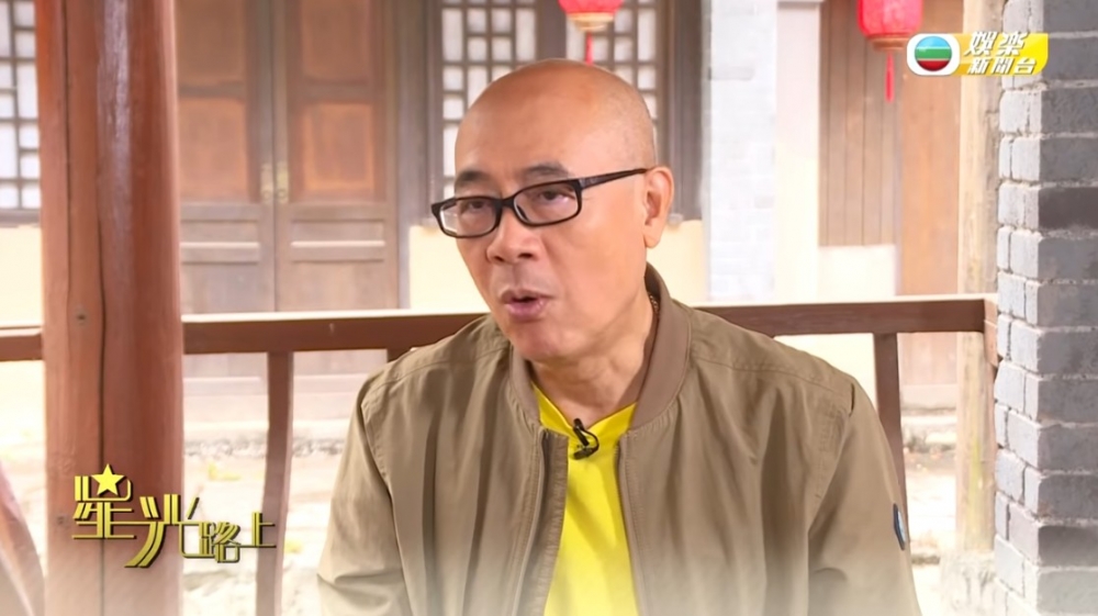 李成昌曾話過暫時唔返北上工作,因為囡囡去咗英國讀書,唔忍心將太太一人獨留喺屋企!