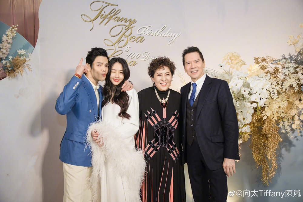 向佐無動於衷被質疑對妻兒毫不關心。