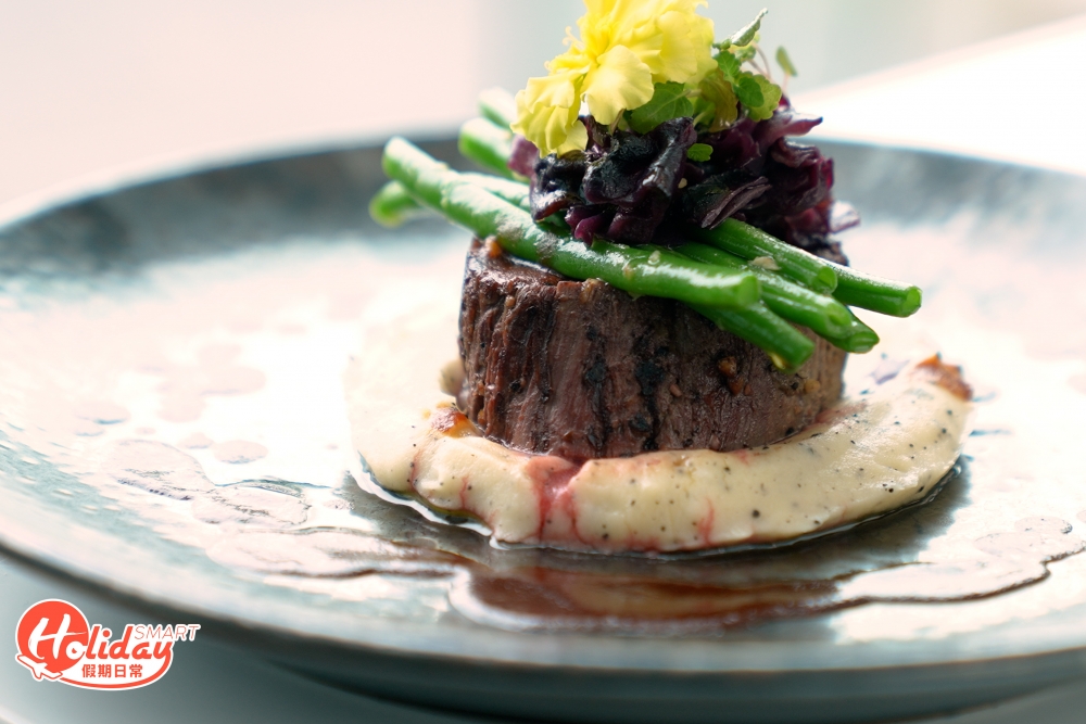 牛肉控可選草飼牛柳，肉質軟嫩且肉味濃郁，配上黑松露薯蓉及法邊豆，軟滑的薯蓉帶陣陣黑松露香！