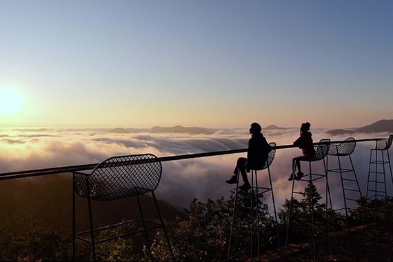 2019年開幕嘅「Cloud Bar」俾大家將絕美嘅雲景盡收眼底！