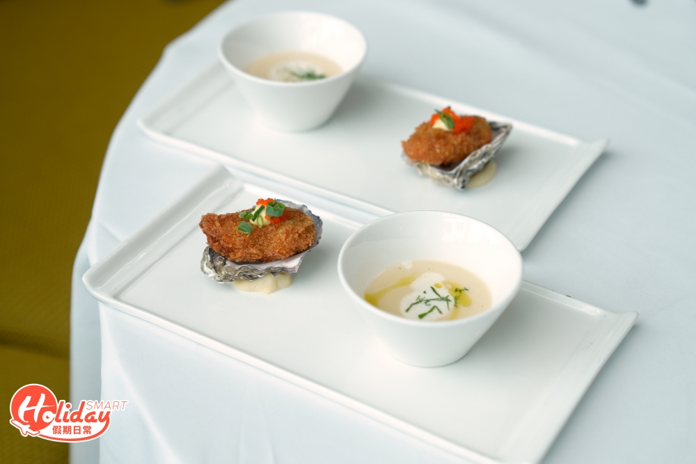 首先以「鮮蠔周打湯配吉列蠔」打頭陣，以忌廉、牛油及蠔肉熬掣而成，口感濃滑又暖心，蠔肉份量足料！