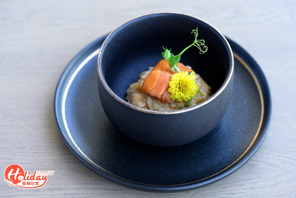 如果是選擇6道菜晚市套餐，主菜必食推介有海膽意大利飯，表面鋪滿甘甜濃郁的北海道海膽，再配搭忌廉芝士意大利飯，啖啖Creamy。