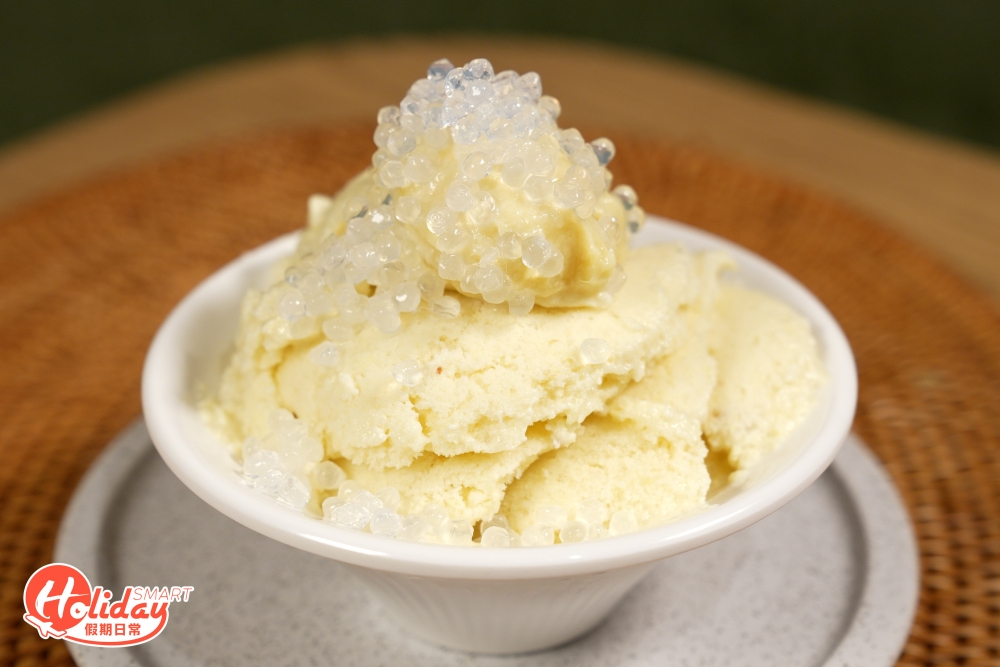 榴槤控必試榴槤冰，用上100%新鮮水果急凍後而製成，選用急凍D24和金枕頭榴槤肉，未食已經聞到陣陣榴槤飄香，用料十足。