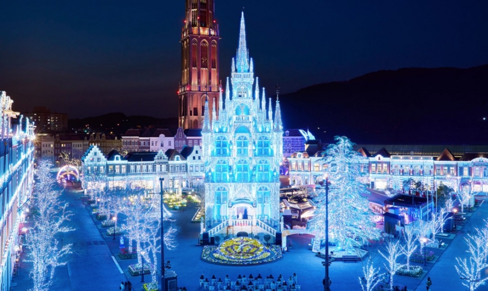 入夜後園內就有點燈儀式，1300萬個燈泡都會亮起，場面極夢幻！