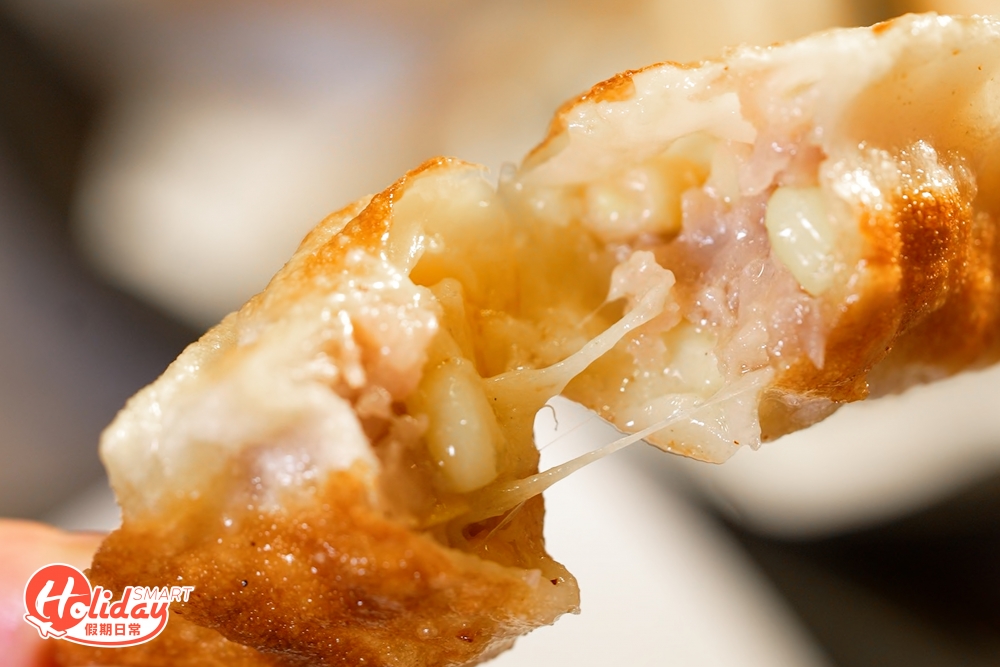 店員推介人氣芝士粟米味，落足三款芝士，務求做到既郁濃，做到拉絲效果，粟米更相當鮮甜！