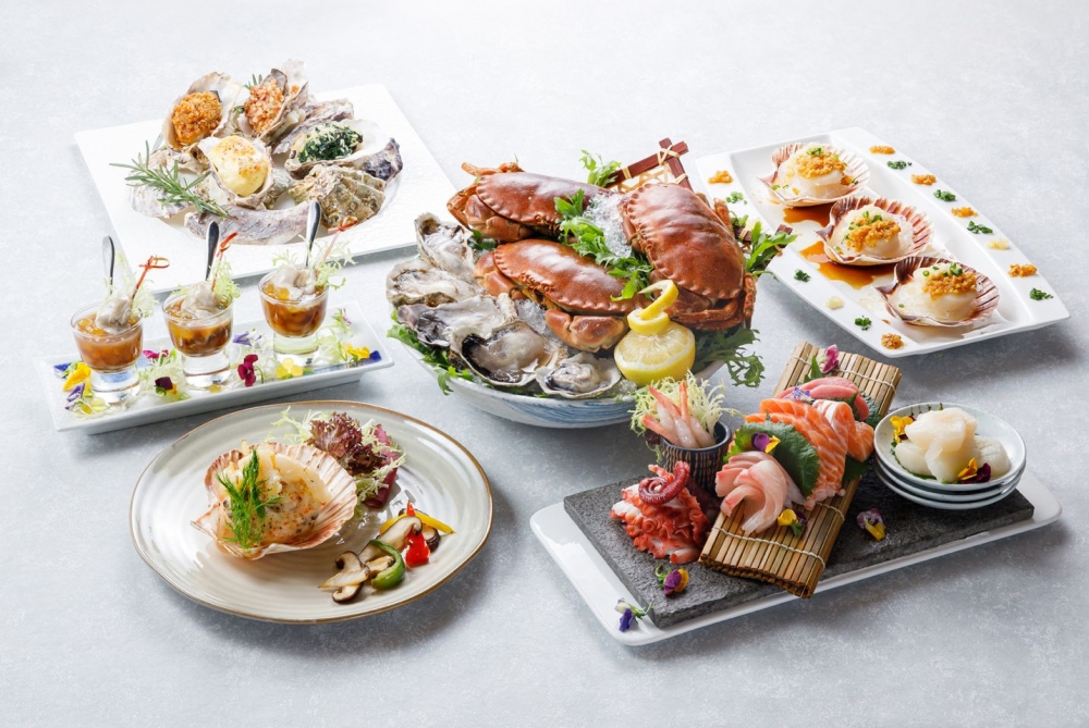 城景國際推出花膠‧生蠔‧海鮮自助晚餐，可以任食空運生蠔、荷蘭藍青口、新鮮凍蝦及日式刺身等，每位客人免費獲贈花膠芝士野菌焗蘇格蘭珍寶扇貝，而當月生日客人更可享生日蛋糕半磅，記得要提早2天預約。