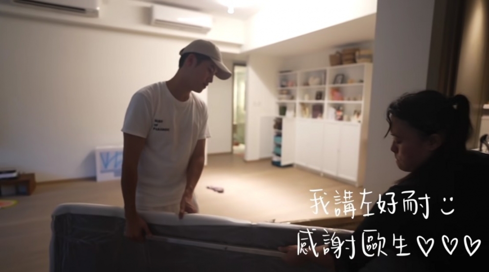 而且佢哋仲有工人姐姐幫佢哋煮飯及打掃，等佢哋可以專注工作。