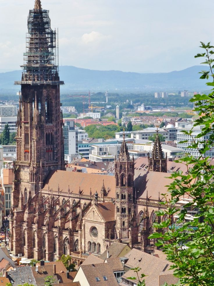 圖為中世紀弗萊堡大教堂(Freiburger Münster)
