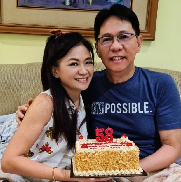 而佢同丈夫嘅感情都十分甜蜜，羨煞旁人