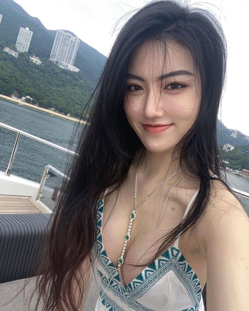 嚟自馬來西亞嘅模特兒黎峇菈喺佢個人IG中公開生日會嘅影片,片中有唔少人出席佢嘅生日會