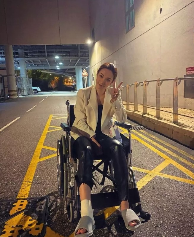 王君馨喺拍攝《超能使者》時不慎受傷!