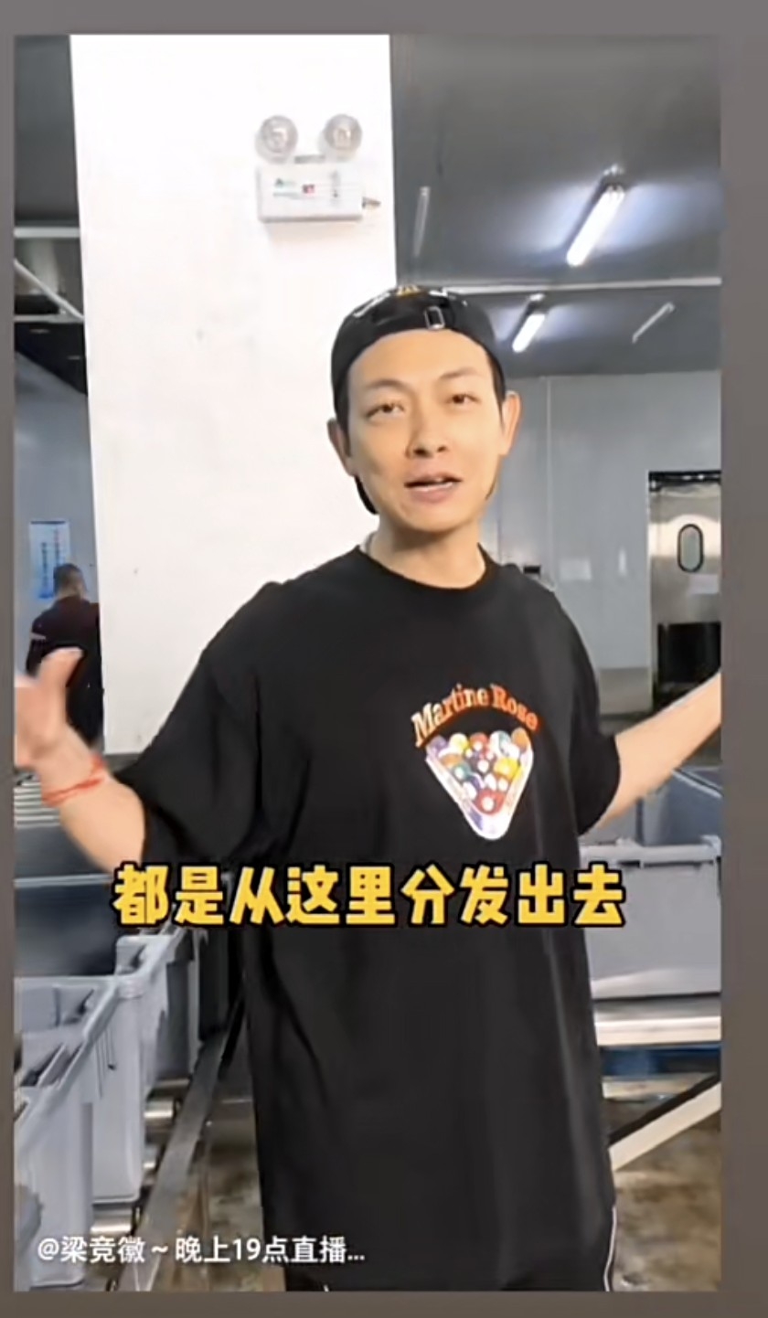 而佢仲似乎有親自去街市採購?!