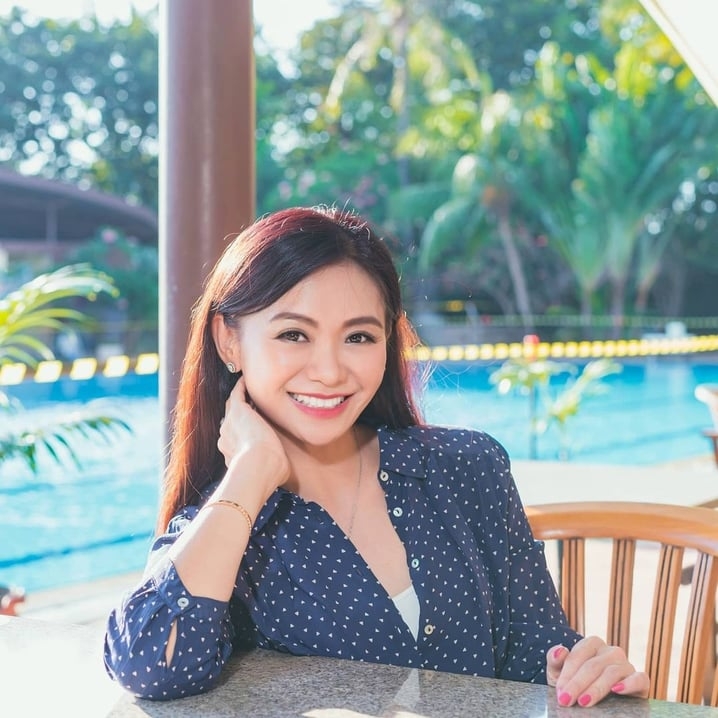 55歲嘅印尼嫲嫲「Puspa Dewi」無論係身型定外貌都非常年輕！