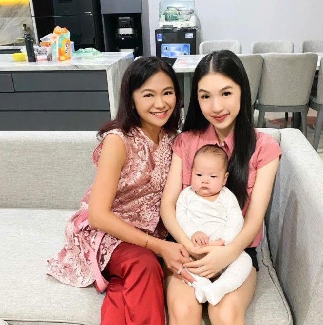 就算同新抱一齊影相都比較似係朋友～