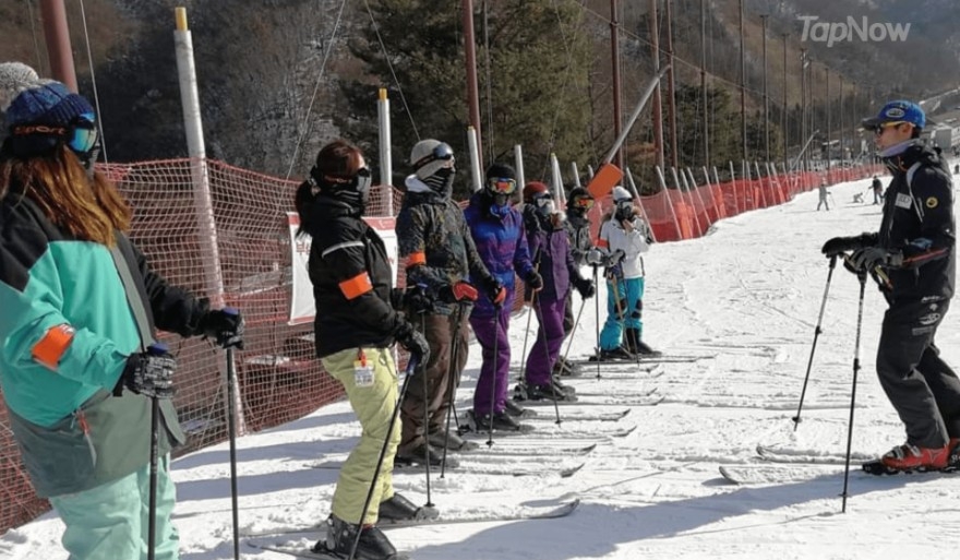 滑雪經驗比較少嘅大家亦可以選擇有教練（廣東話）指導嘅小班教學！