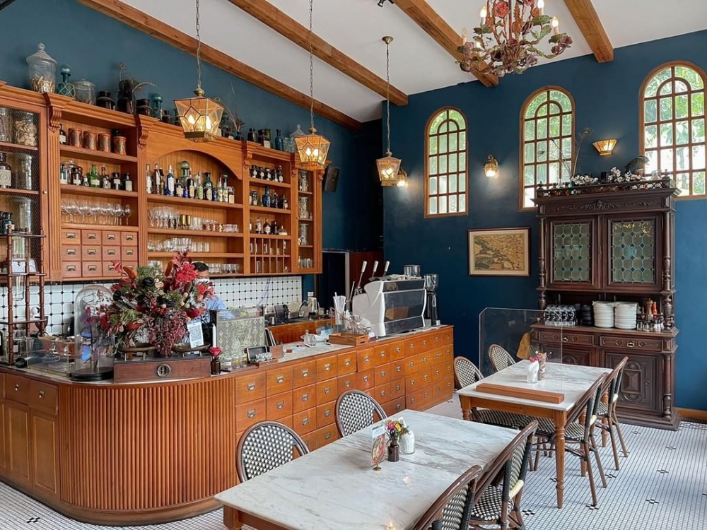 featherstone_cafe IG