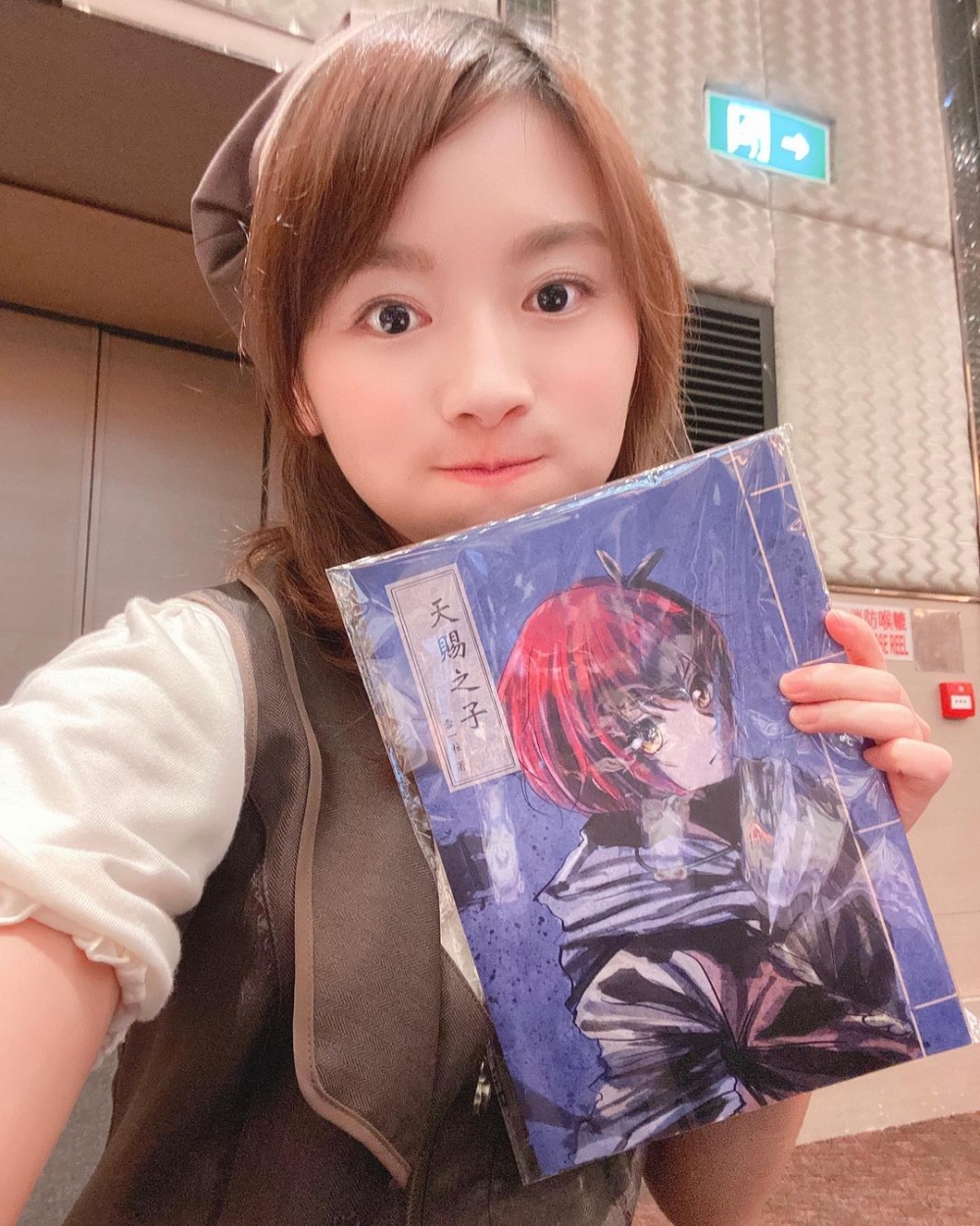 羅毓儀曾以筆名「一粒雪」推出原創小說《天賜之子·不死鳥》。