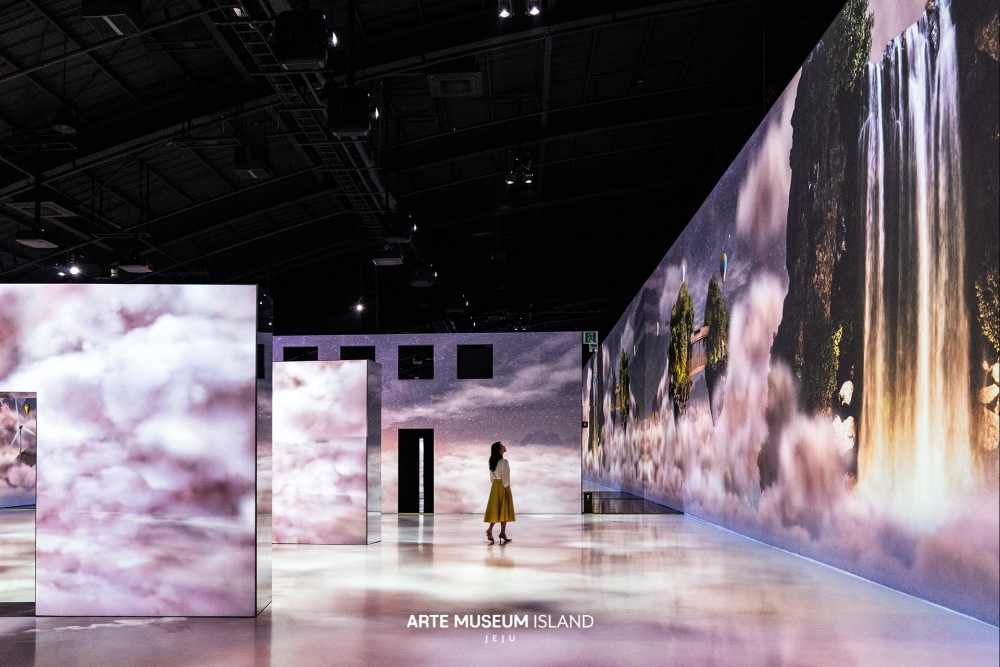 濟州島「Arte Museum」以「超越時空的自然」為主題，打造出10個不同自然空間和內容的展區。