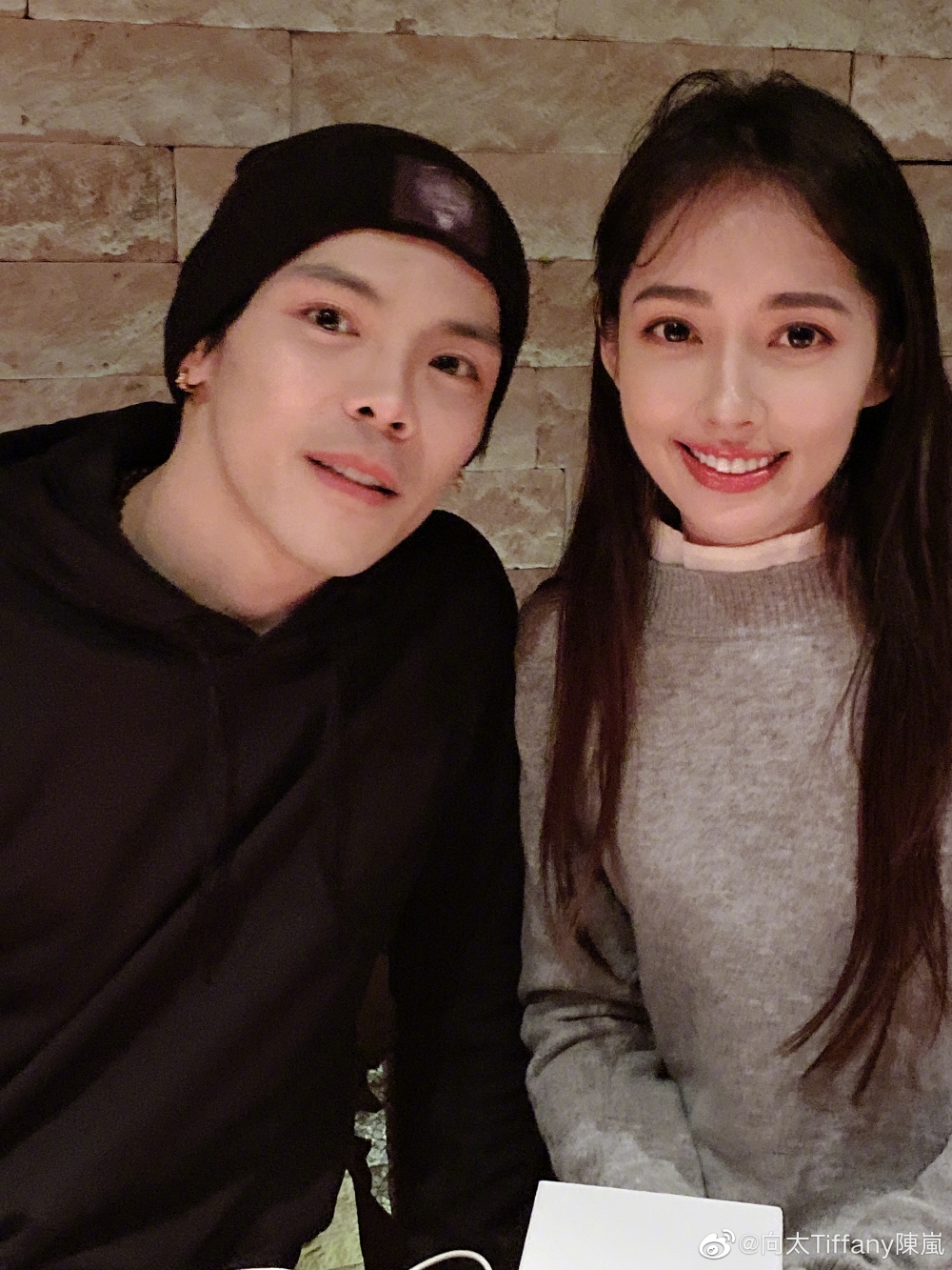 向佐近日被指婚內偷食,佢與老婆一直未有回應事件。
