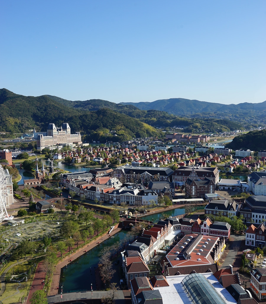 位於九州長崎縣嘅豪斯登堡於1992年開園，園內到處都係仿荷蘭景觀、歐洲建築等