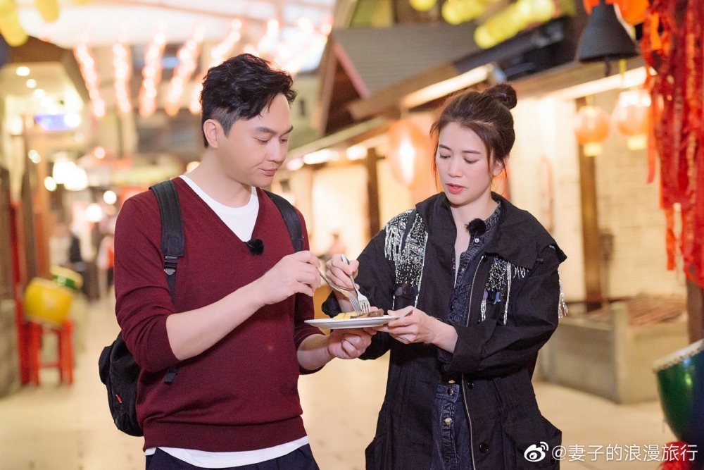 靚靚有提到佢同張智霖拍拖無幾耐就同居
