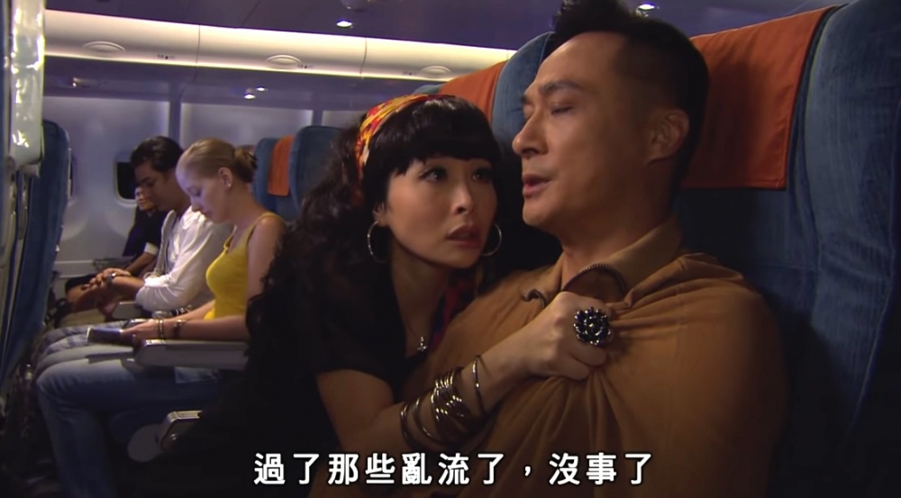 喺飛機內，人體體內嘅水分流失得好快，所以要記住飲多啲水啊！