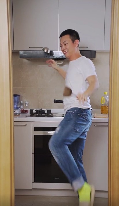經常喺廚房大跳騎呢舞步