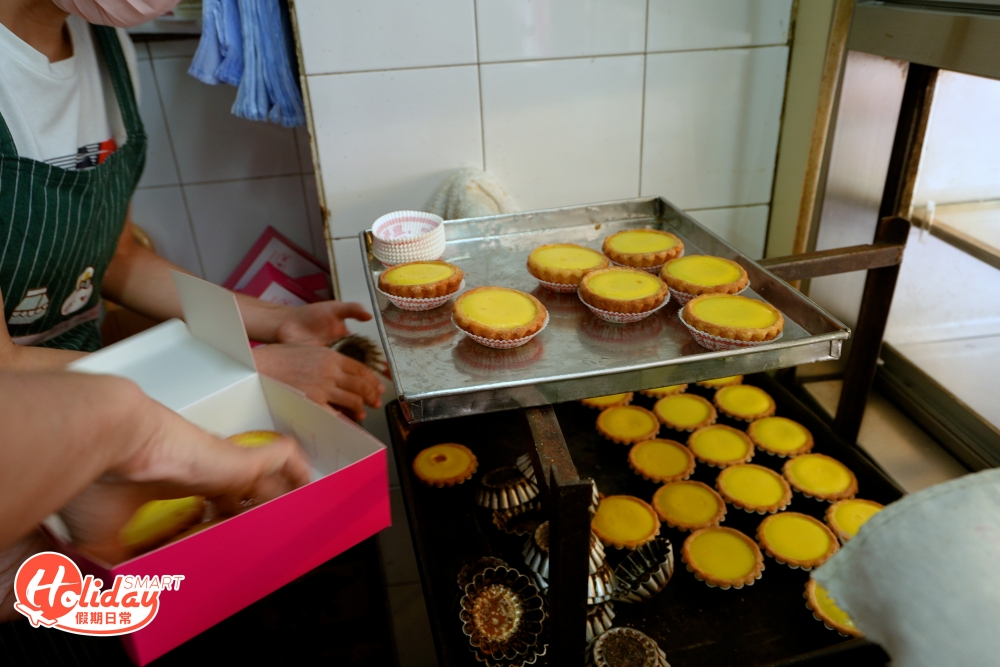 祥香茶餐廳每天清晨5時開始營業，傍晚6點便關門，新鮮出爐多款港式麵包、蛋撻、奶茶，也成為西環街坊與附近香港大學學生的日常，西環舊街坊、藝人周秀娜亦都是祥香的常客，她早年接受傳媒訪問時就提到，以前放學後不時會去祥香食下午茶，留有不少回憶。