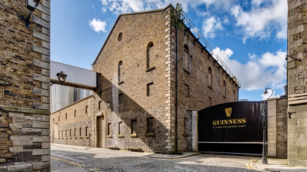 當中健力士酒廠(Guinness Storehouse)都係旅遊熱點,鍾意飲酒嘅朋友一定要去參觀下喇!