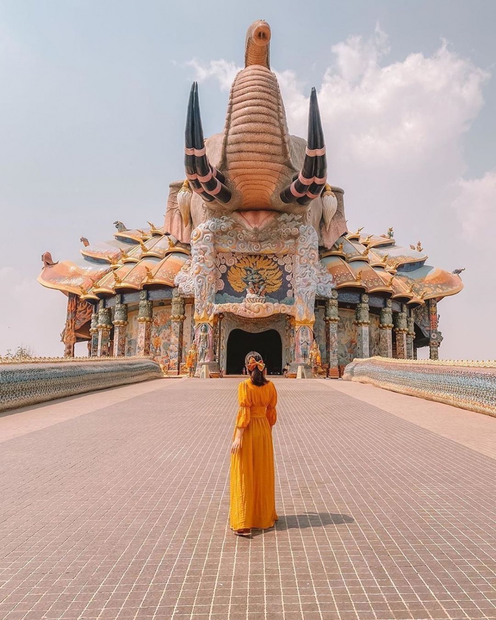 彩象寺的雕像以馬賽克瓷磚拼砌而成，色彩繽紛，非常適合影相！