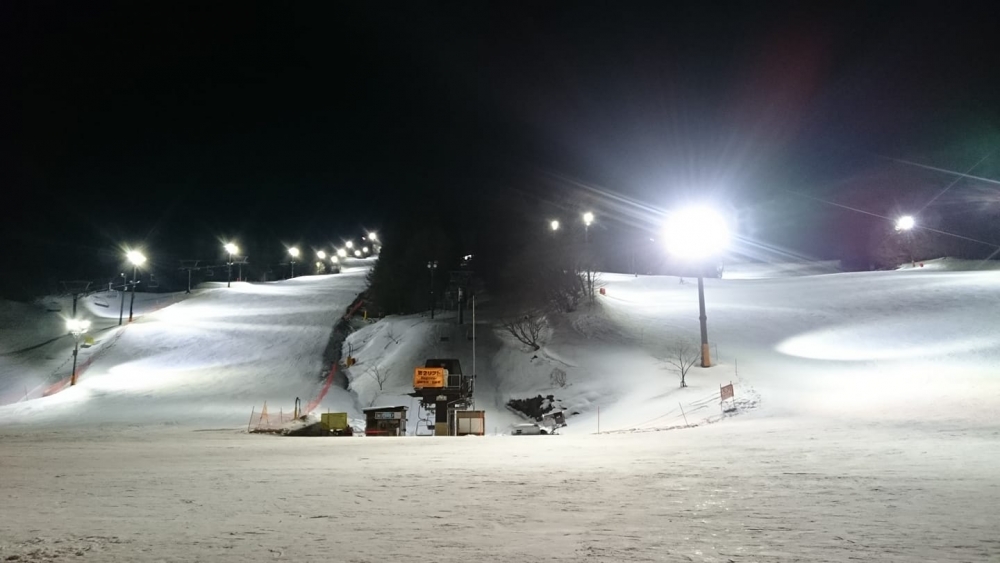 仲有「夜間滑雪」平日會營業到晚上10點，假日甚至會開到更加夜，等大家可以玩得盡興～