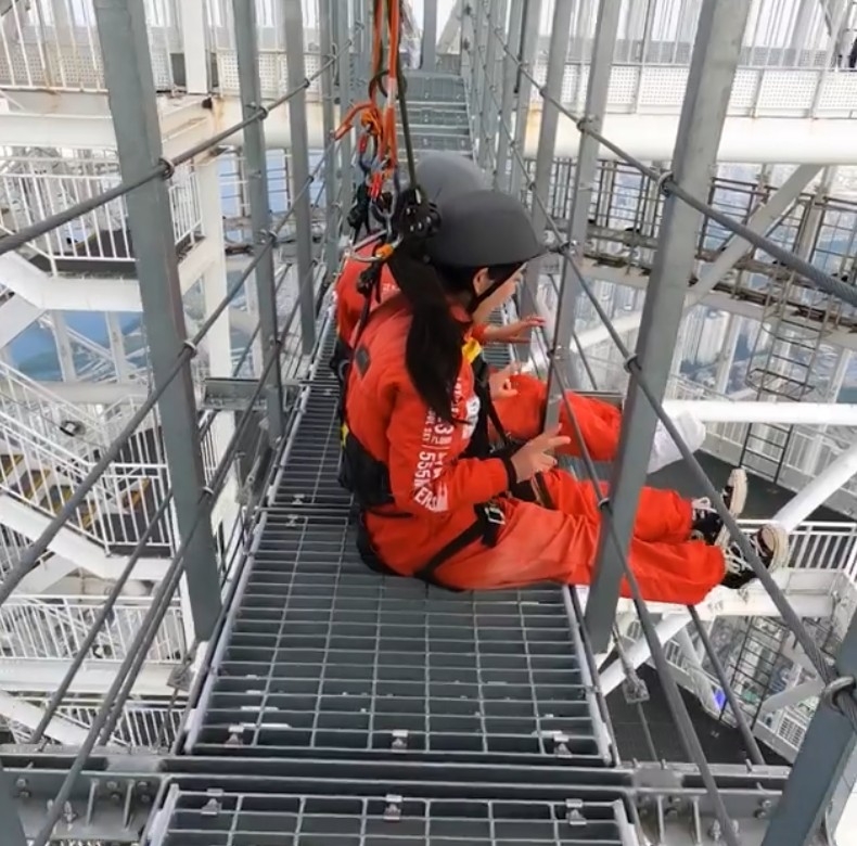 2020年樂天世界塔推出咗「Skybridge」