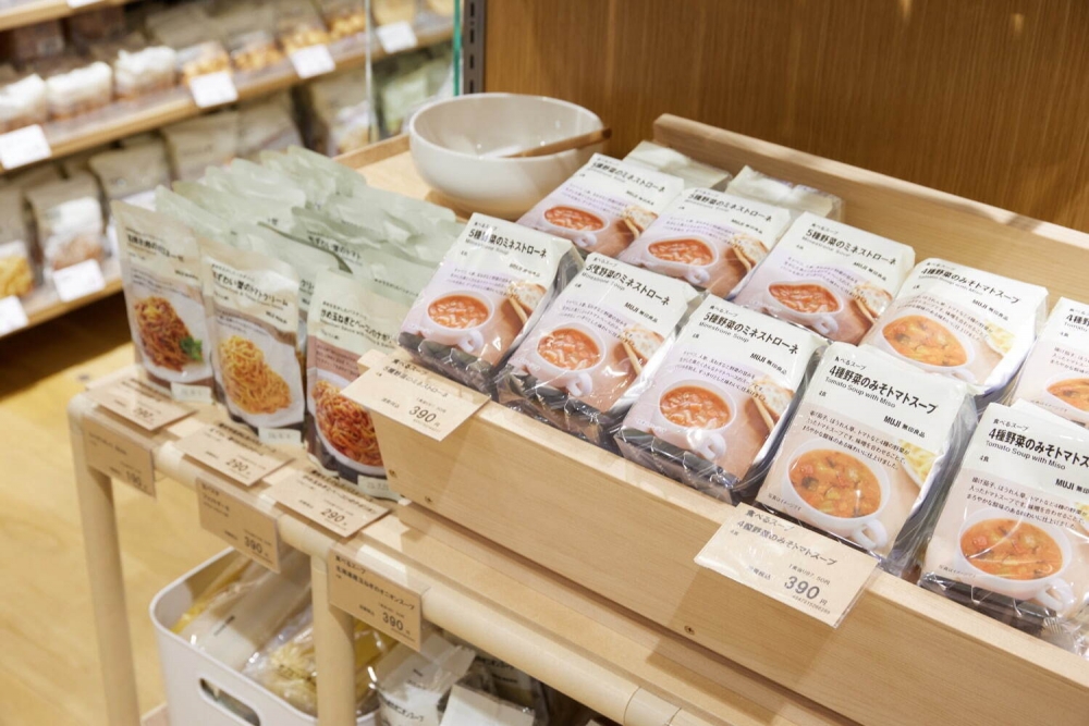 店舖選址於JR站內，方便就腳，容易買到心頭好！