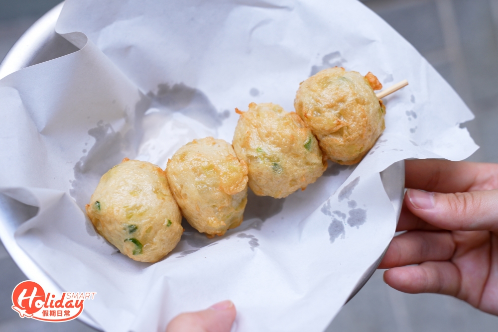 不過最受歡迎是店家自家手打的炸魚蛋，採用葱和洋葱粒入饌，即炸口感多汁酥脆，食落爽口彈牙十足。
