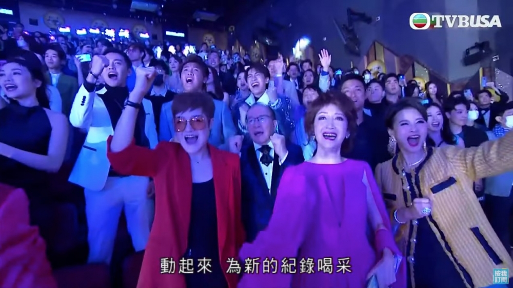 現場藝人都企晒起身