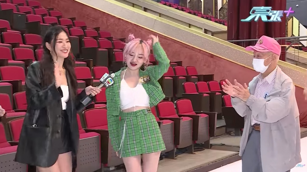 娜娜則表示：「好多謝佢哋山長水遠過嚟支持我。」又祝一班fans身體健康，更清唱一曲報答fans嘅支持