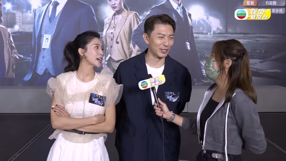 蔡思貝笑住「補刀」,建議袁偉豪「加入《愛回家》,跟住演返自己。」