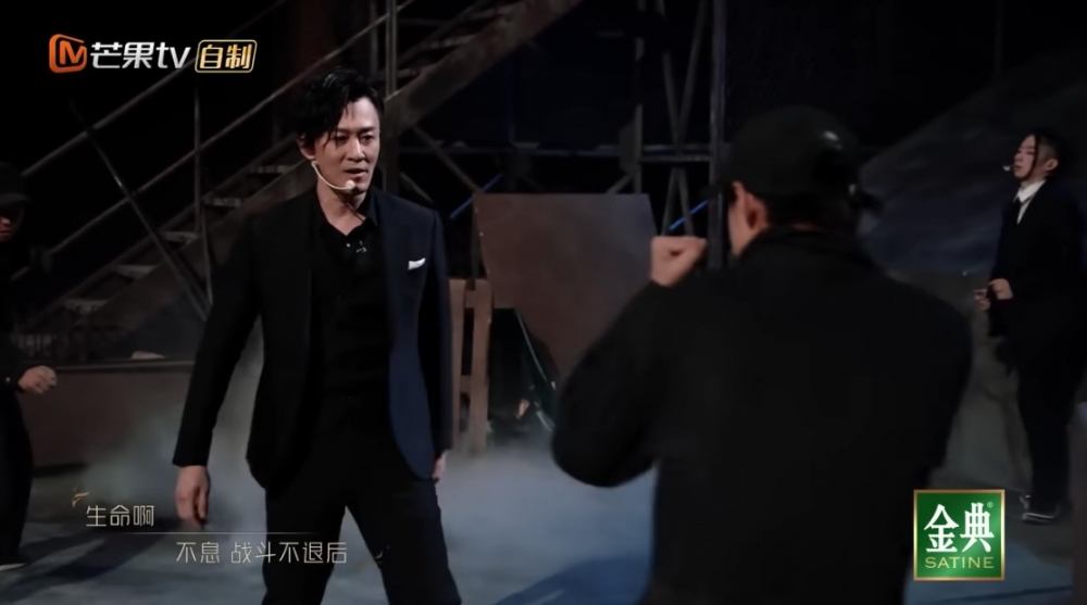 林峯之前嘅公演中表演跳舞