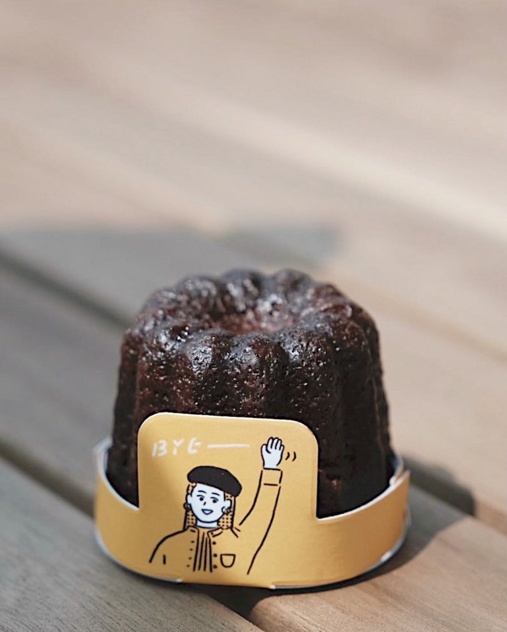 每一顆可麗露都有專屬底托，方便拿取～