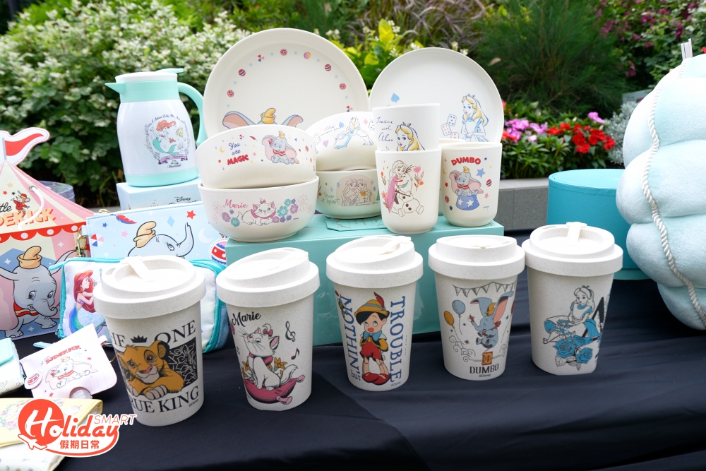 場更設有「綠悠夢幻聖誕」期間限定店，發售超過250款迪士尼精品，亦會獨家發售「綠悠夢幻聖誕」主題限定精品及迪士尼聖誕綠色植物等，有齊文具和家品。