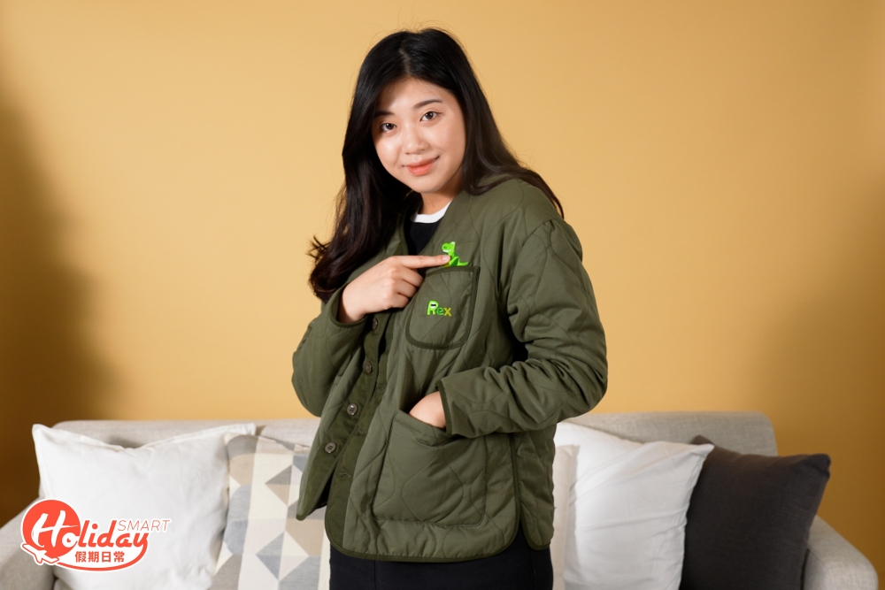 另外推介印有可愛的抱抱龍夾棉外套，胸前印有抱抱龍，配以他專屬的綠色及黑色，穿上後型格時尚又暖和，抱抱龍粉絲不要錯過！